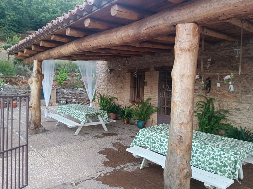 Preciosa casa rural entre castanos 1