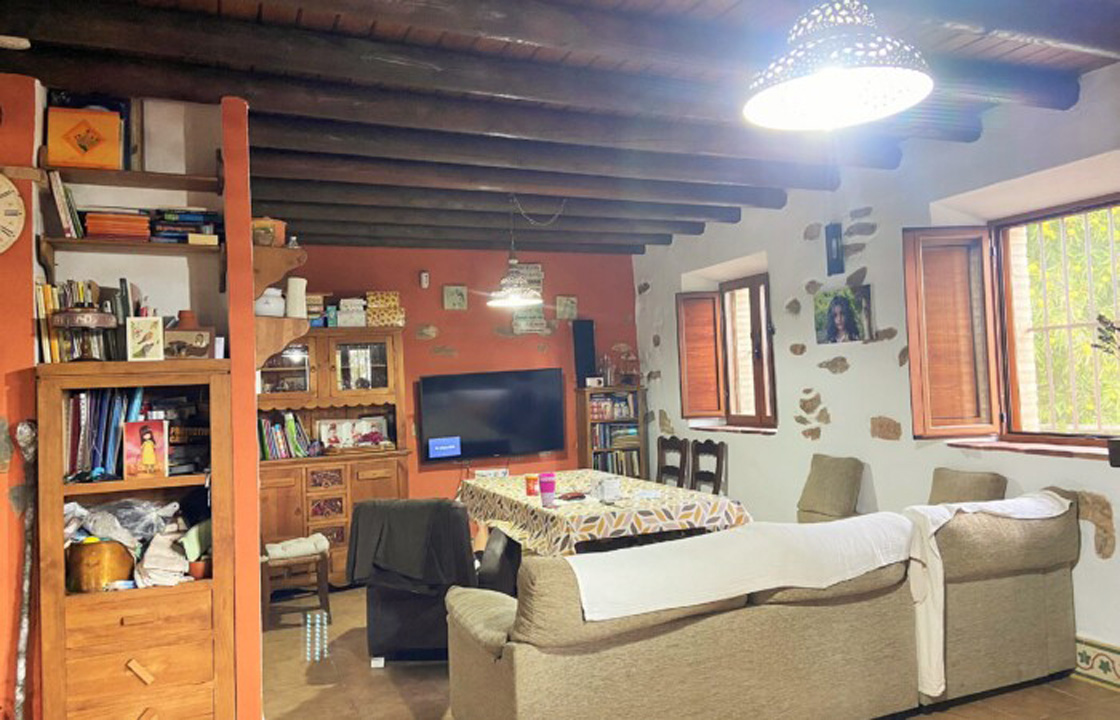 Preciosa casa rural entre castanos 12